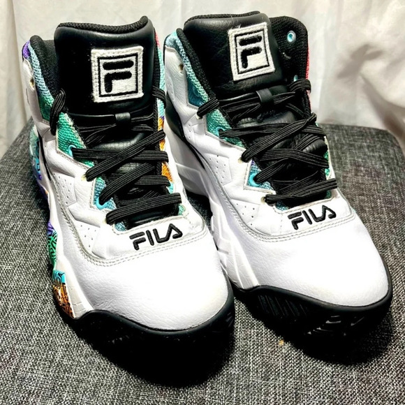 Fila Limited Edition Jamal Mashburn
Basketball sneaker Ltd Ed - Men 5.5/Women 7 - Picture 2 of 9
